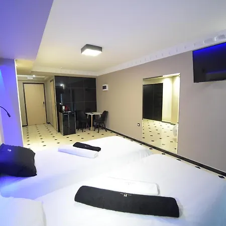 לינה וארוחת בוקר Pietra Mare 3*