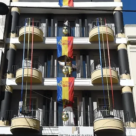 לינה וארוחת בוקר Pietra Mare פאטרה