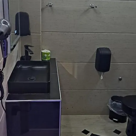 לינה וארוחת בוקר Pietra Mare פאטרה