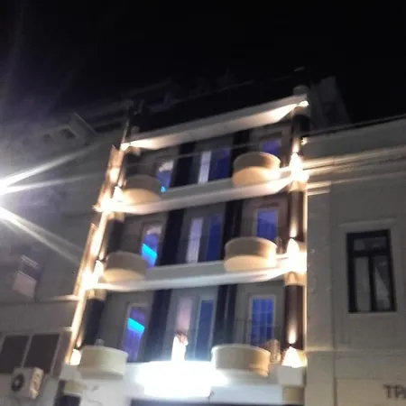 לינה וארוחת בוקר Pietra Mare 3*